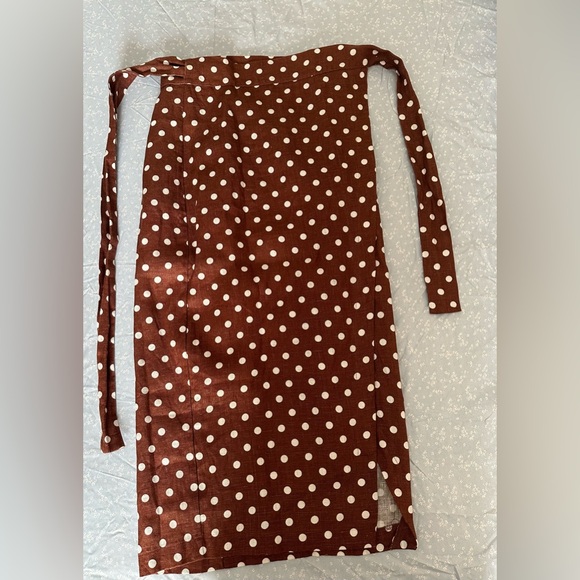Reformation Polka Dot Print Wrap Skirt in Au Lait, Size S, EUC - Picture 2 of 7